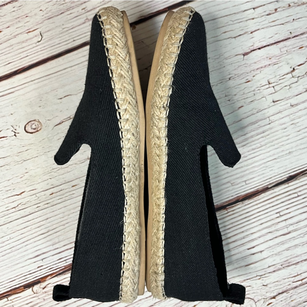Universal Thread Riley Slip-Ons - Picture 2 of 5